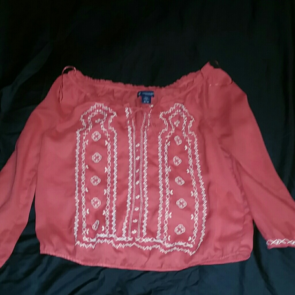 American eagle 100% polyester with 3/4 sleeves